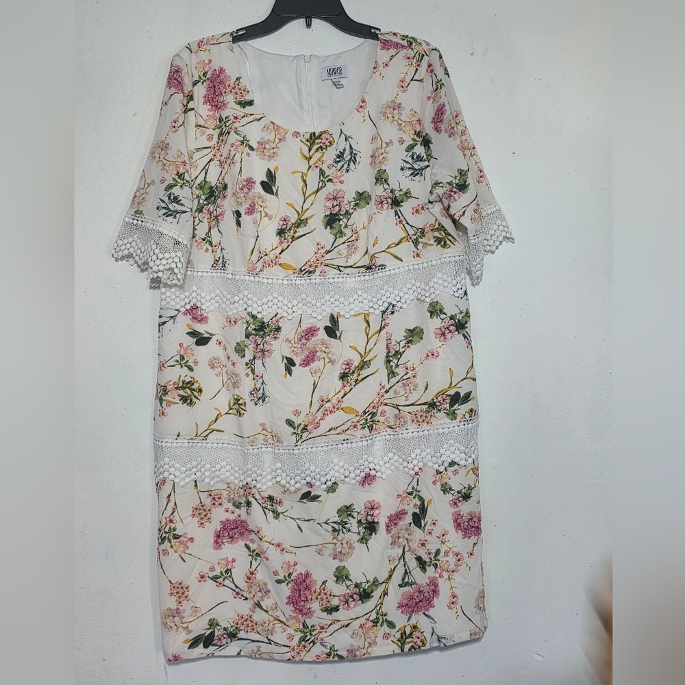 Monroe & Main Floral Dress with Lace Accents (0184)